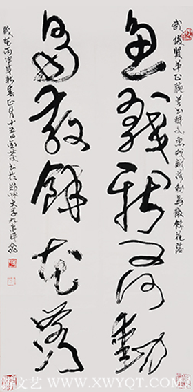 李金庆作品 草书 楹联《鱼戏新荷动  鸟散馀花落》上联题注：武俊贤弟正腕  草书 释注  鱼戏新荷动 鸟散馀花落 下联题注：嵗在丙申年新春正月十五日  规格：138x69cm